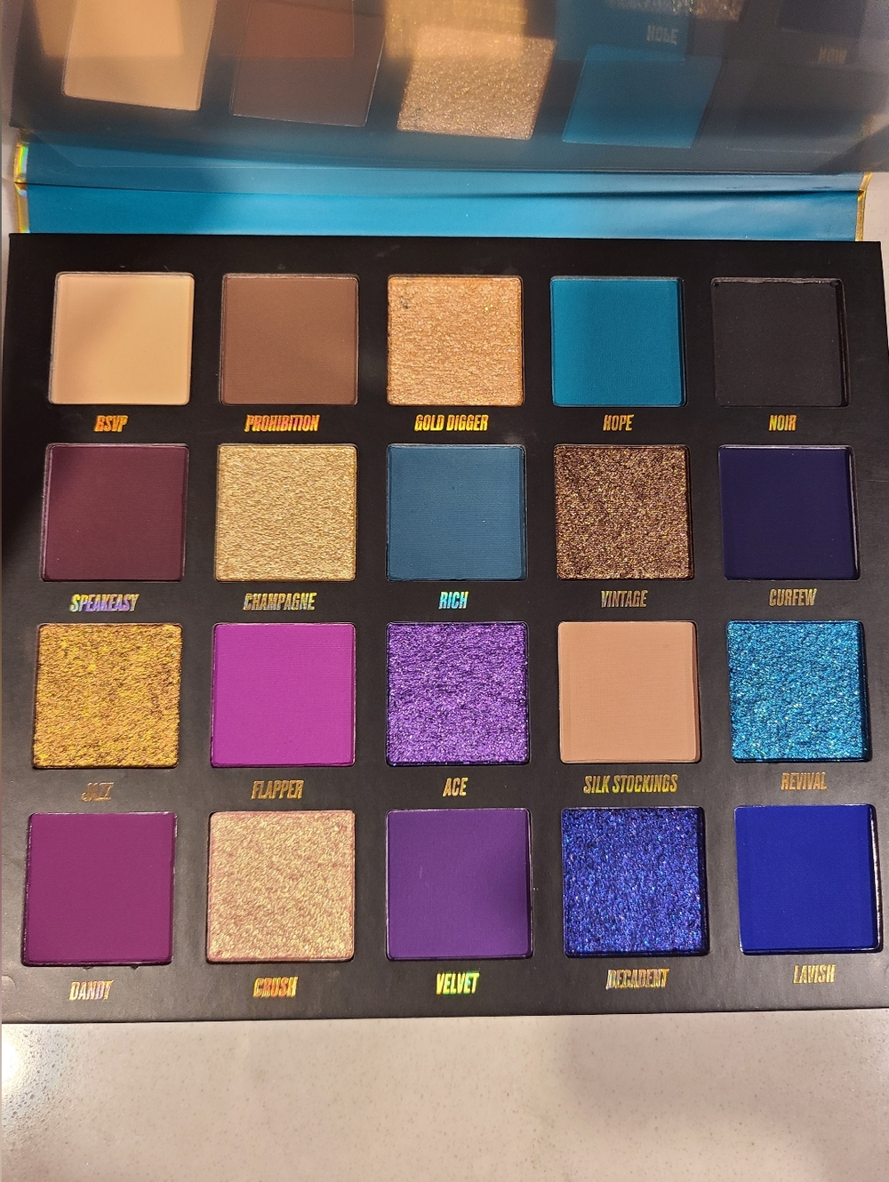 Beauty Bay AGE OF OPULENCE Eyeshadow Palette